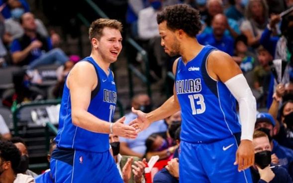 NBA常规赛激战，7名球员被逐！霍兰再上演詹姆斯式“报复”！.