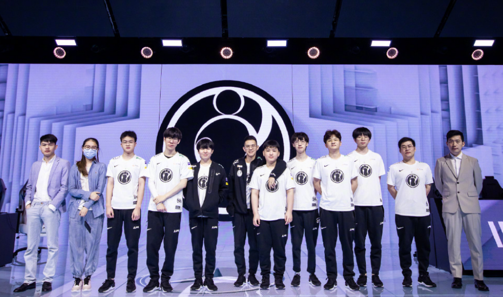 球队通过精 球队通过精