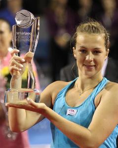 刘强东“苏超”现场挥臂庆祝进球，跟音乐摇摆起舞，球迷：没白来