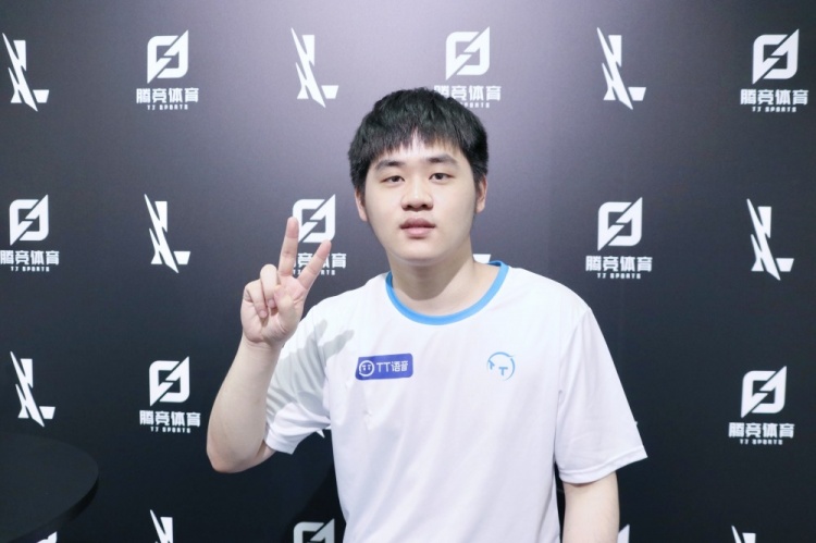 与更坚决的